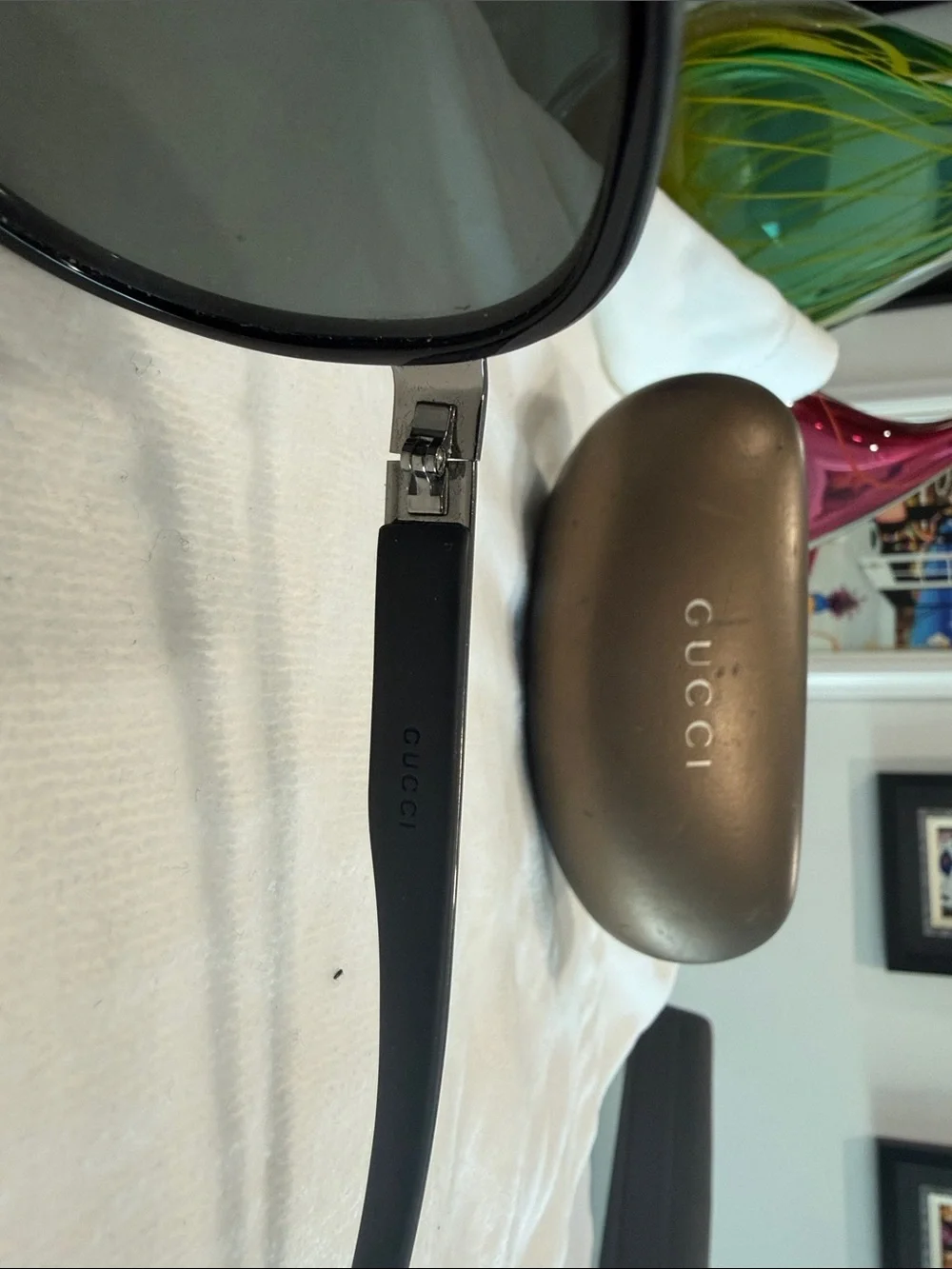Sunglasses with Gucci case